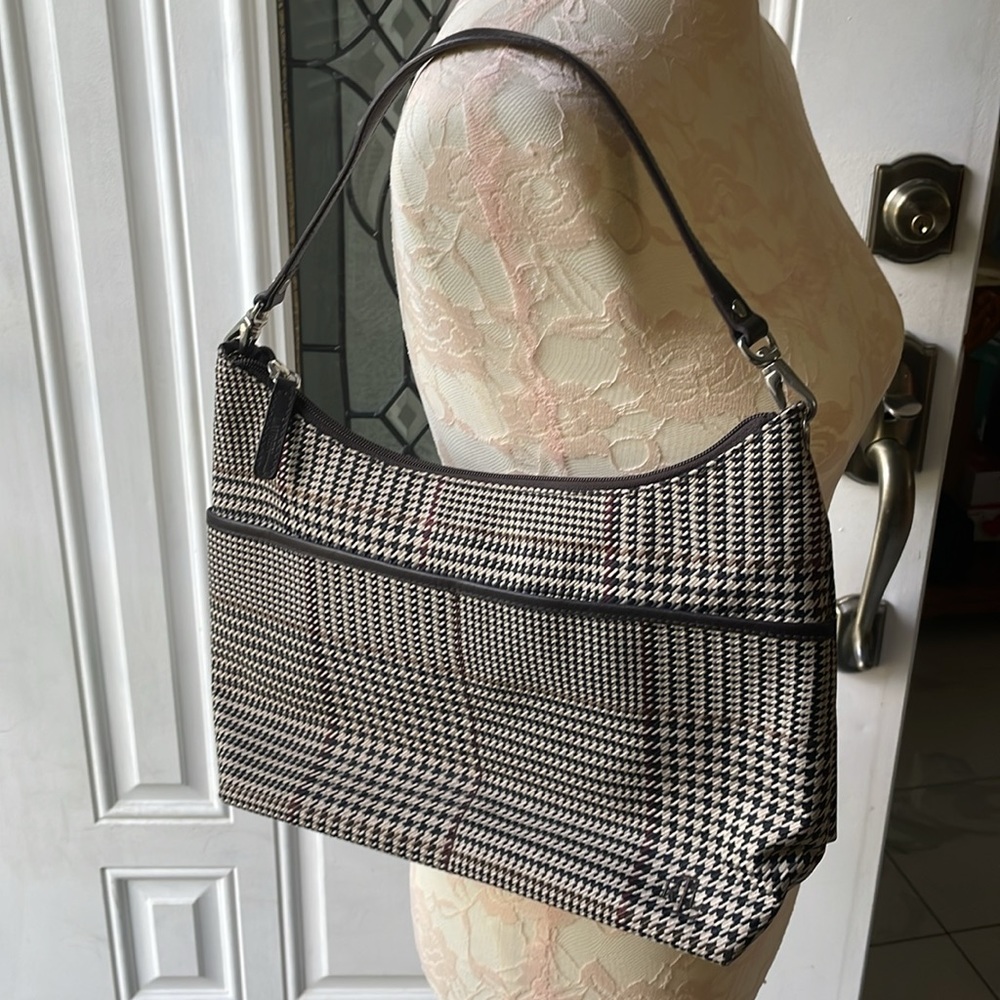 Lauren Ralph vintage shoulder purse.  Brown. Zipper closure.